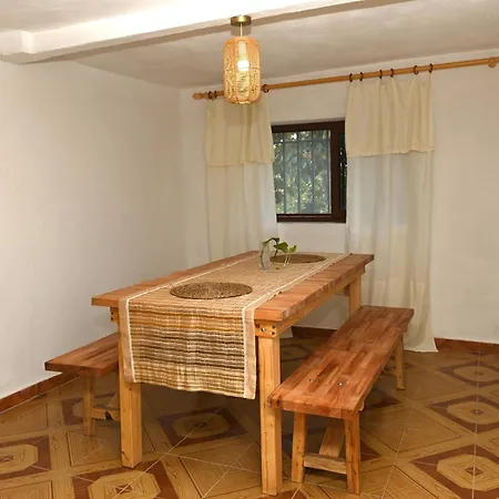 Spacious Garden In Apartamento